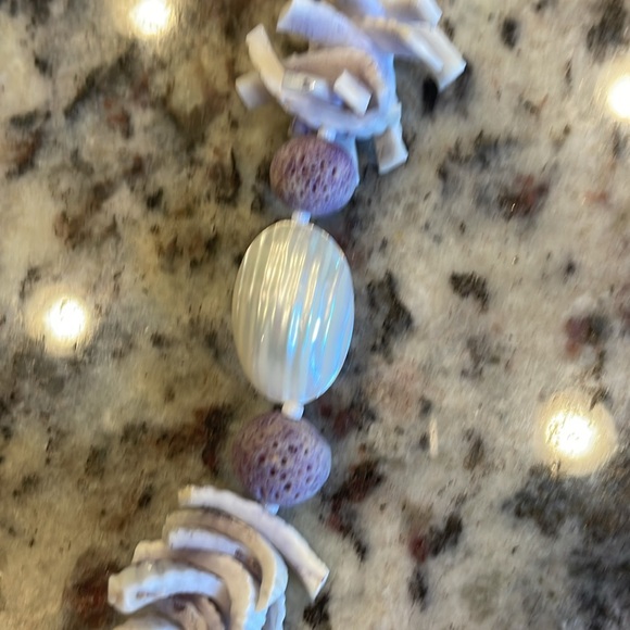 v i n t a g e ::
 Hawaiian tropical seashell necklace - Picture 4 of 5